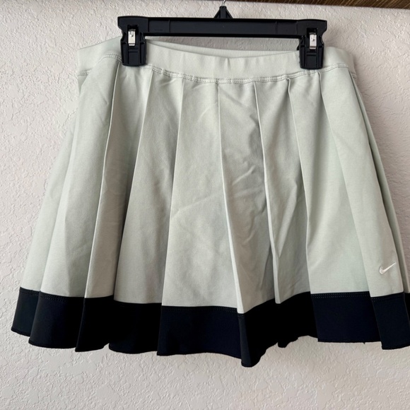 Nike Challenge Pleated Tennis Skirt Skort Green Black Women's Size L - Picture 7 of 7